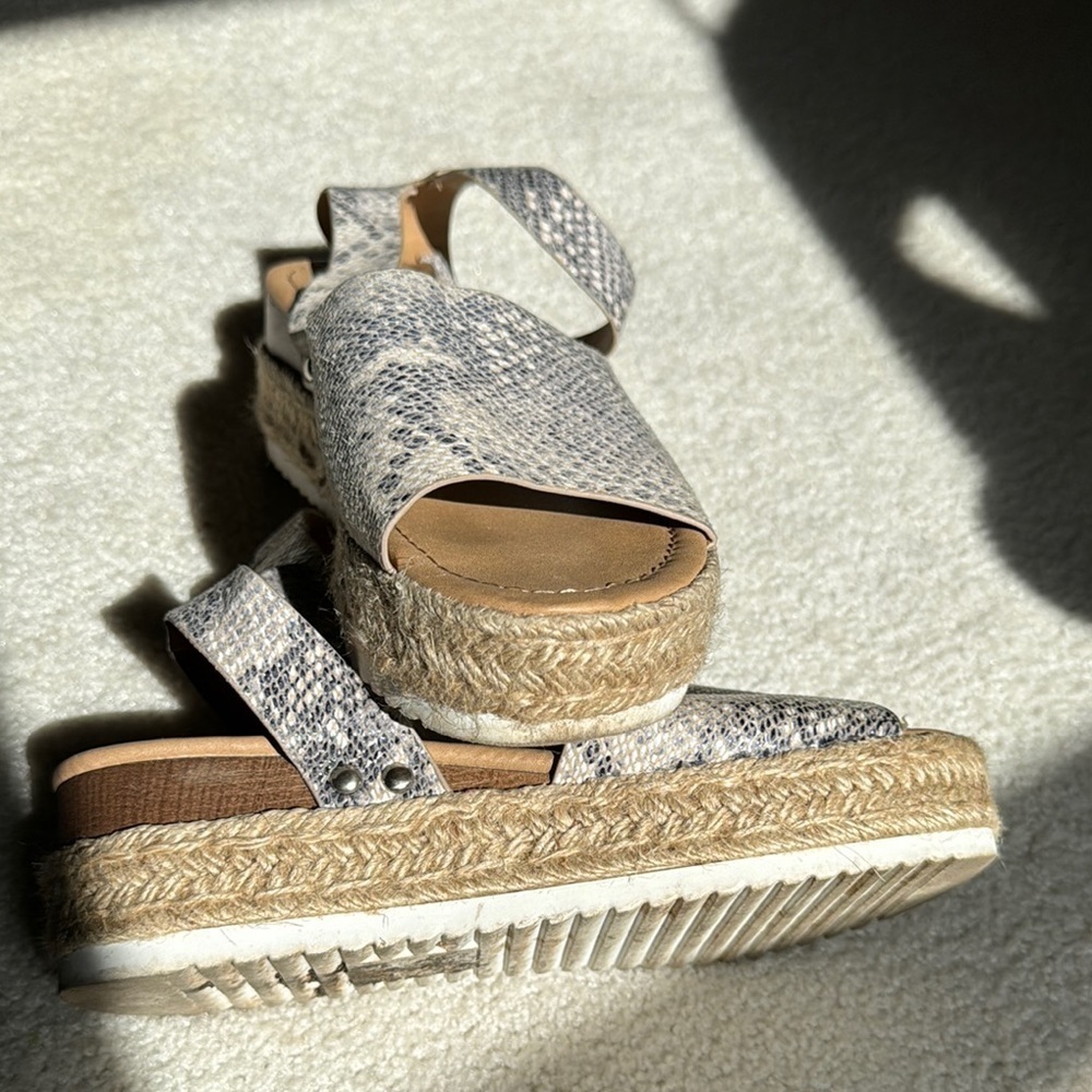 Snake print sandals - Picture 4 of 4